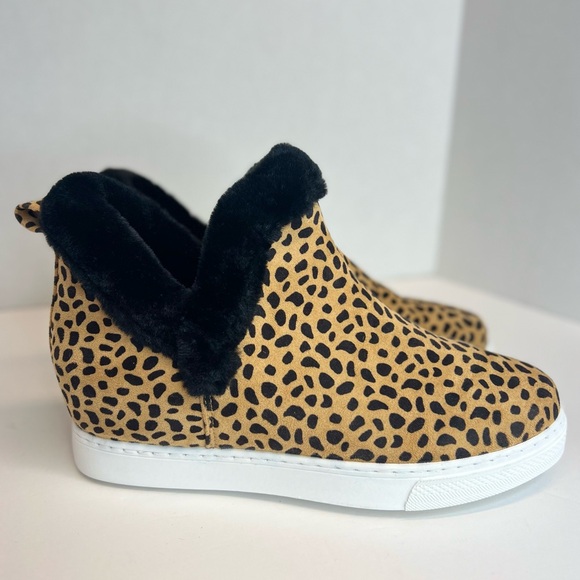 Rouge Helium Womens Faux Fur Trimmed Ankle Booties Sz 8.5M Tried on only NWOB - Picture 2 of 15